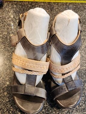 BED|STU Two-Tone Leather Strappy Sandals in Black and Tan Size 9.5 To 10